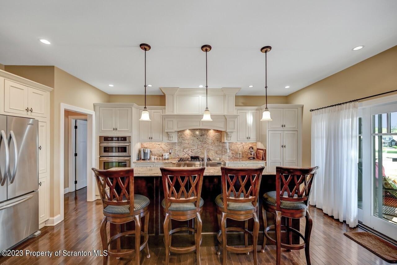 Champion Cir, Throop, PA 18512