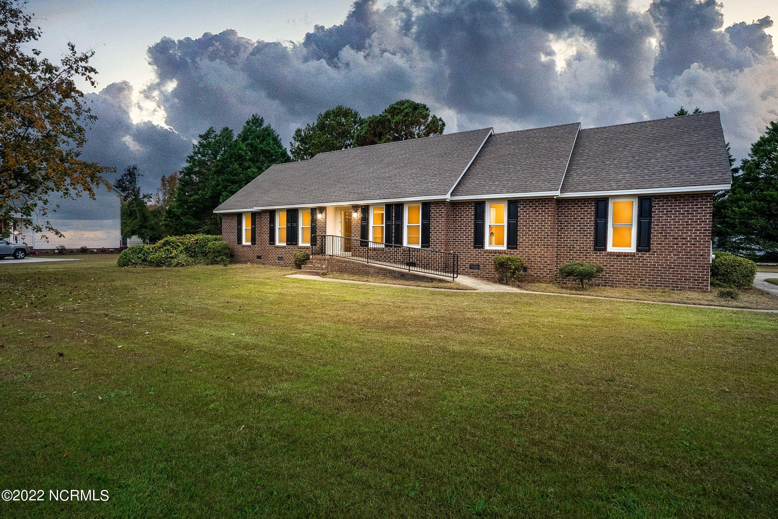 Jane Dr, Greenville, NC 27858