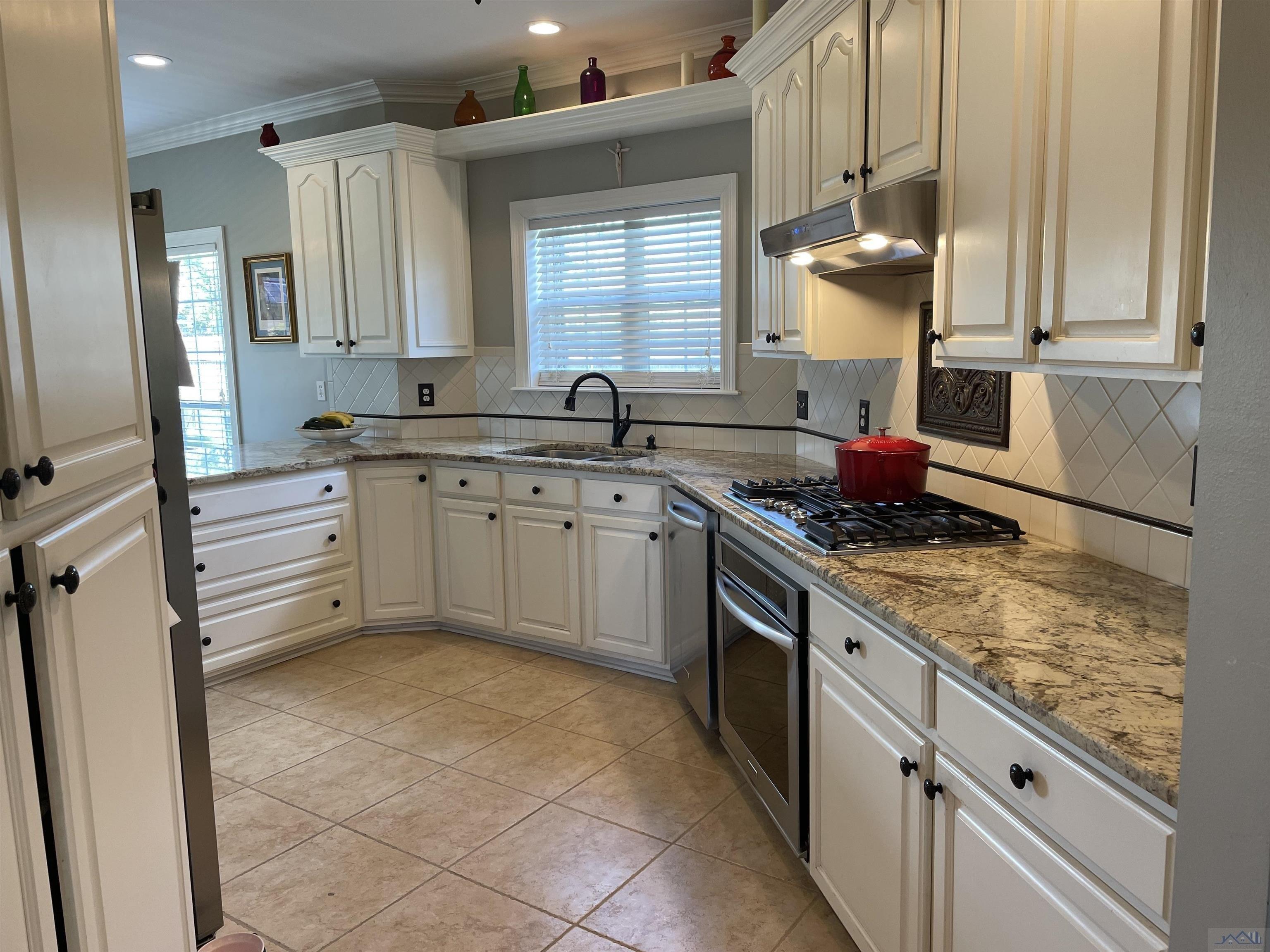Lansdown Dr, Houma, LA 70360
