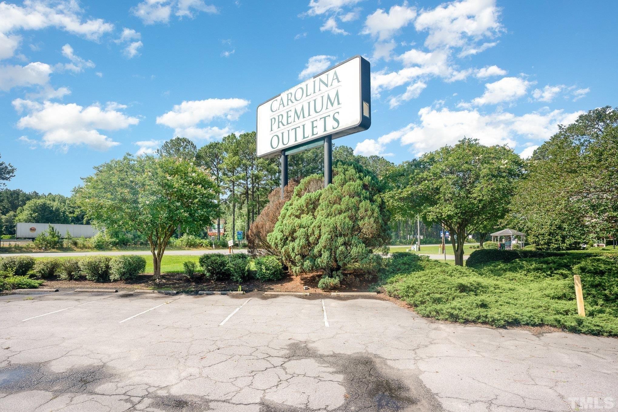 Blount St, Smithfield, NC 27577