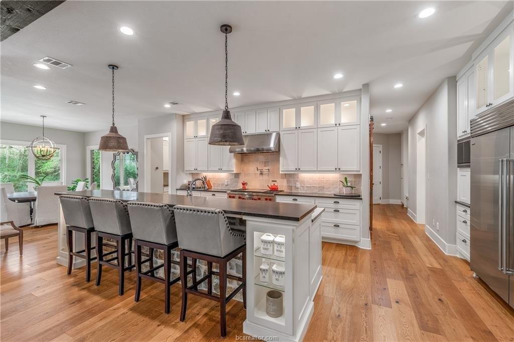 Holden Pvt Cir, College Station, TX 77845