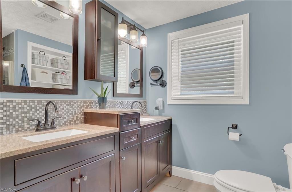 Green Dr, Akron, OH 44333