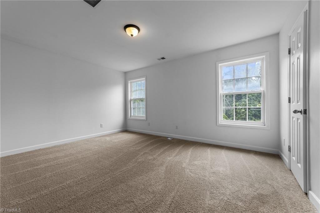 Filton Dr, Greensboro, NC 27406