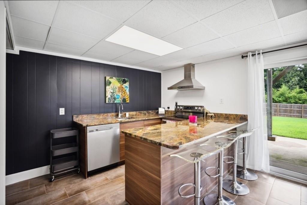 Chevron Dr, Sandy Springs, GA 30350