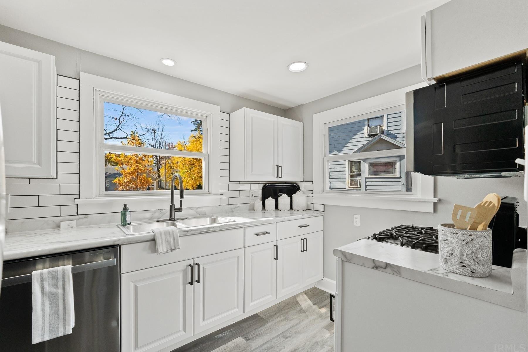 N Seminole Cir, Fort Wayne, IN 46807