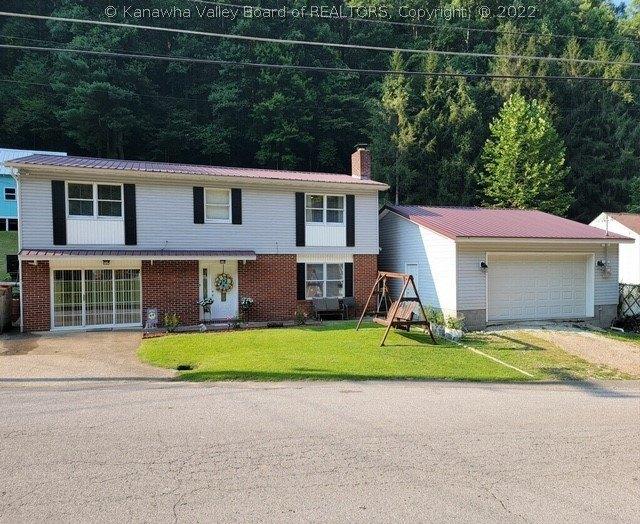 Hidden Valley Rd, Chapmanville, WV 25508