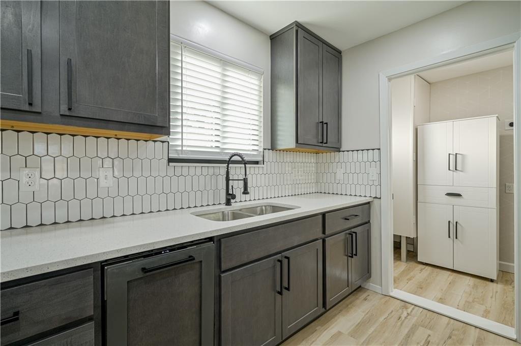 Rock Pl, Moore, OK 73160