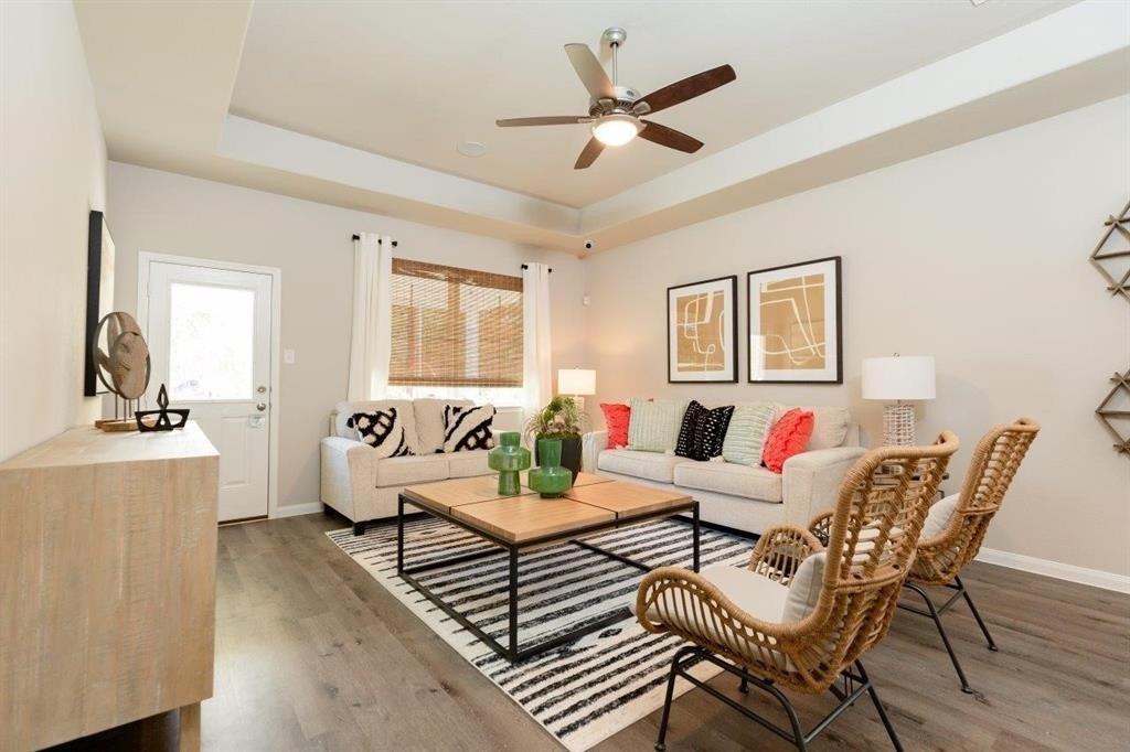 Livingston Dr, Desoto, TX 75115