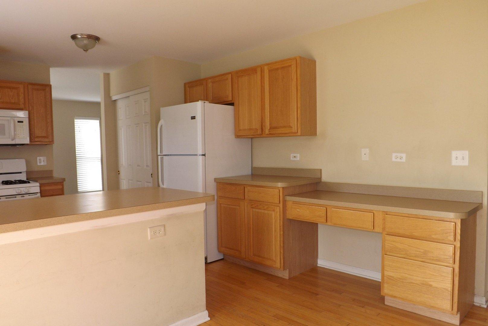Roseglen Way, Aurora, IL 60506