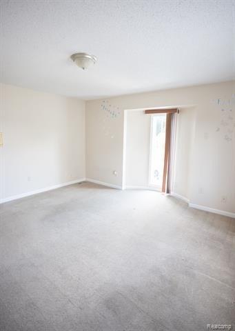 Naneva Ct, West Bloomfield, MI 48322