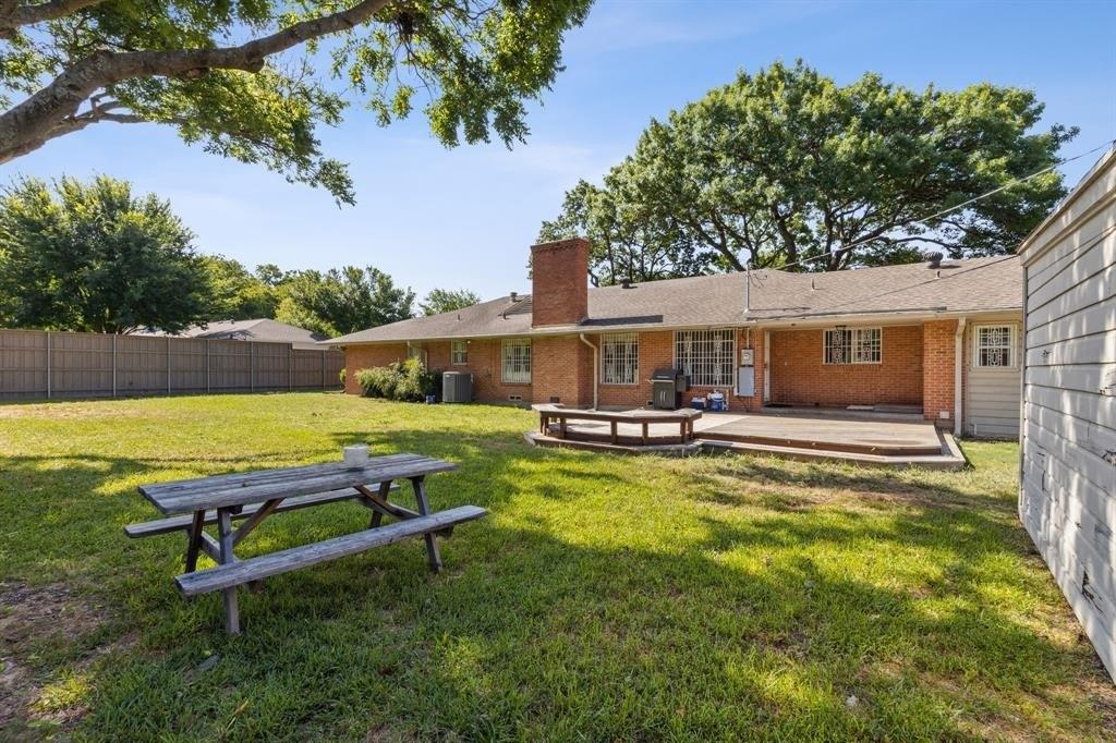 Royal Crest Dr, Dallas, TX 75230