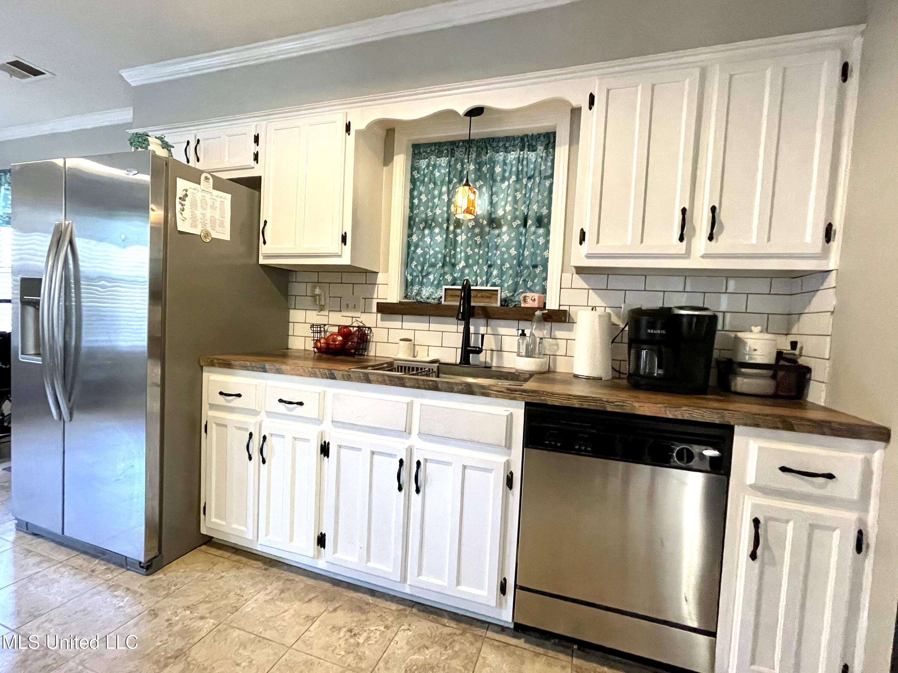 Eaglewood Dr, Southaven, MS 38671