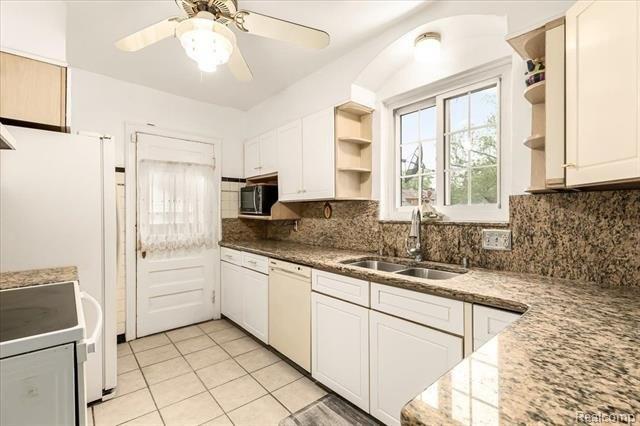 Santa Barbara Dr, Detroit, MI 48221