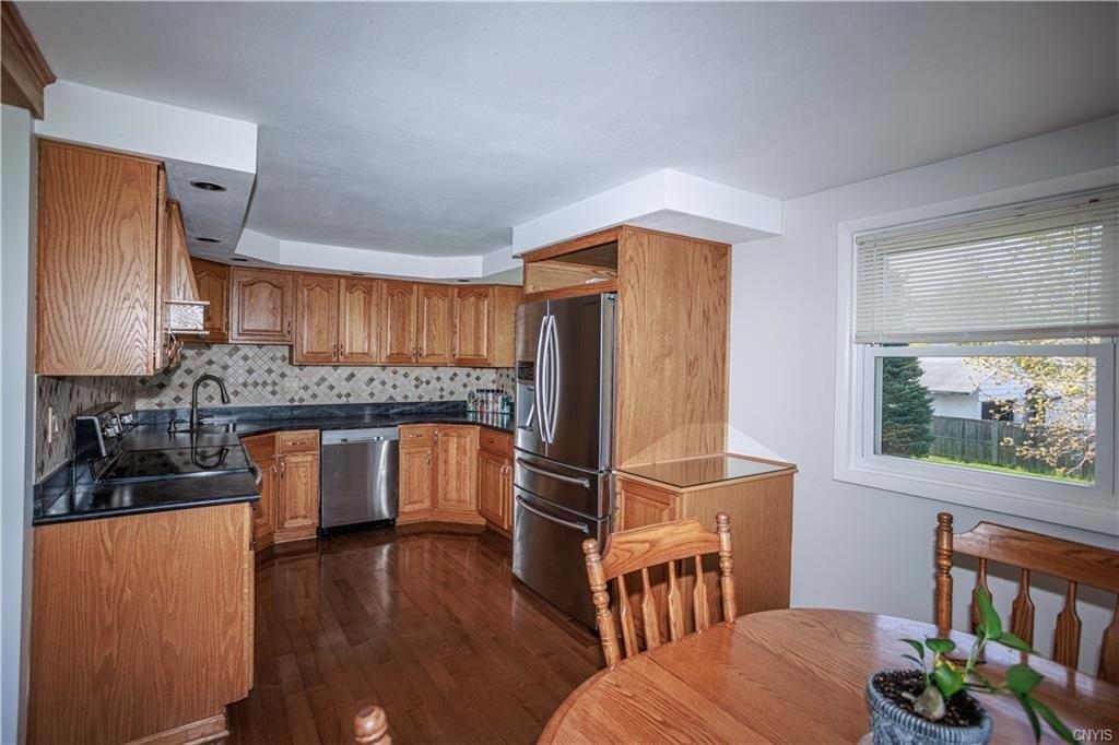 Marlton Cir, Liverpool, NY 13090