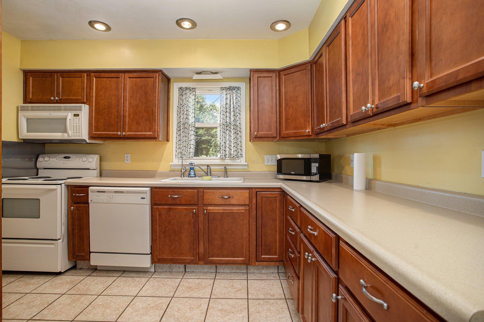 Weeks Ave, Battle Creek, MI 49015