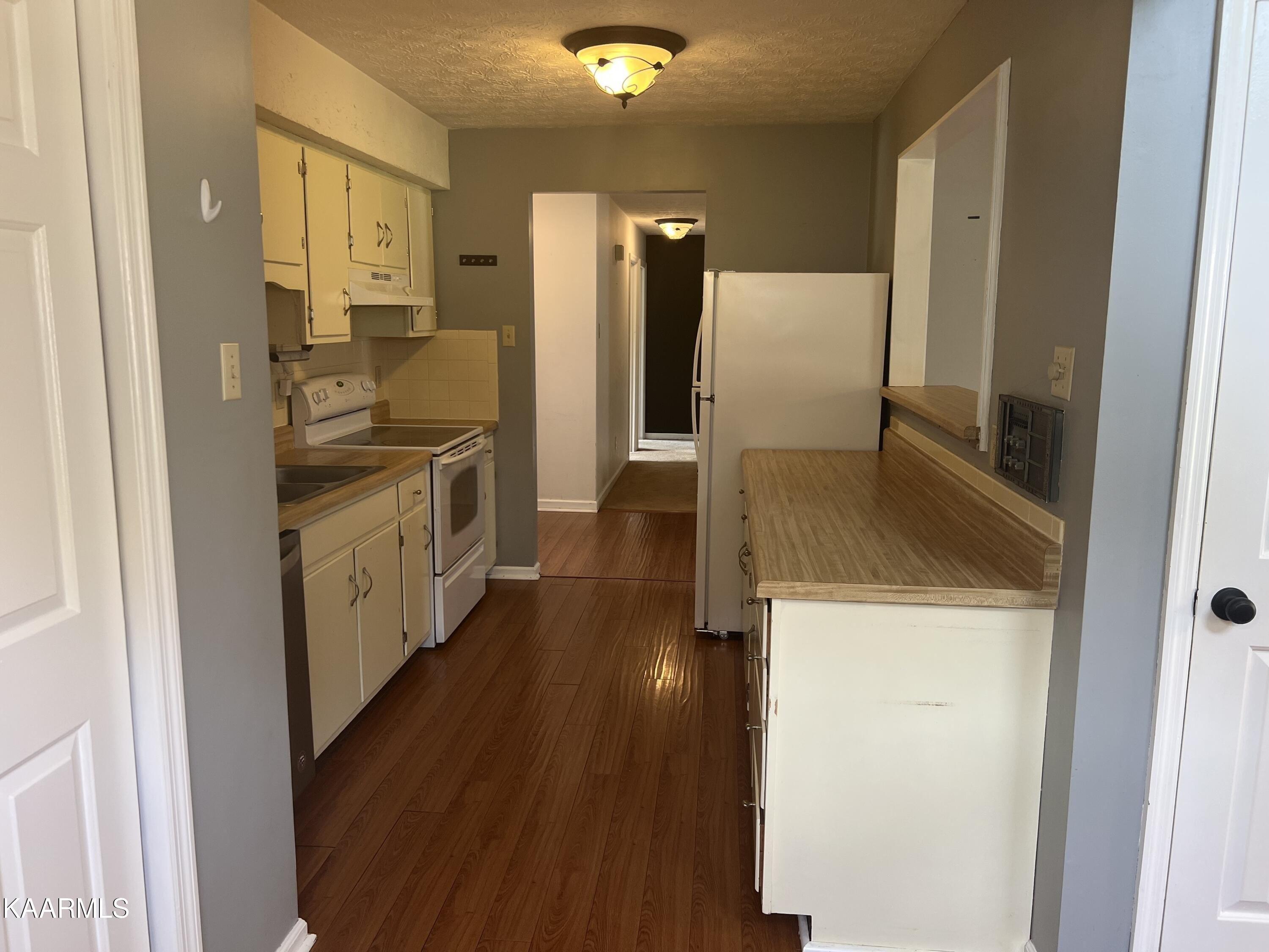 Oak Creek Ln, Knoxville, TN 37932