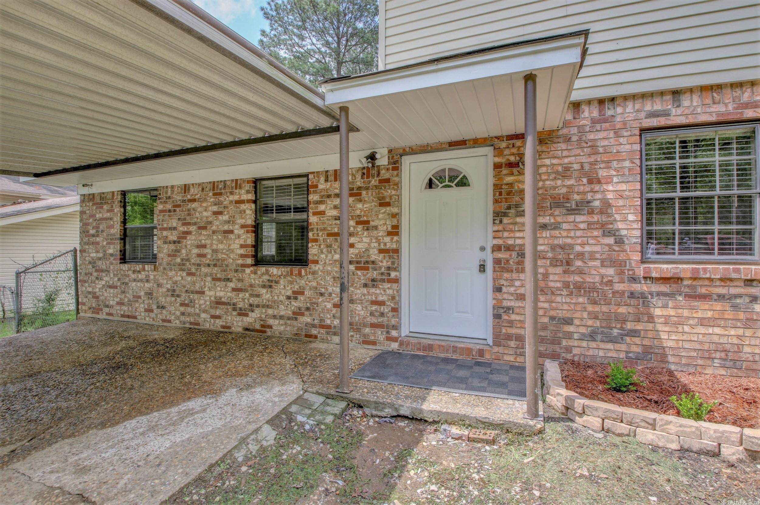 Buckles Dr, North Little Rock, AR 72118