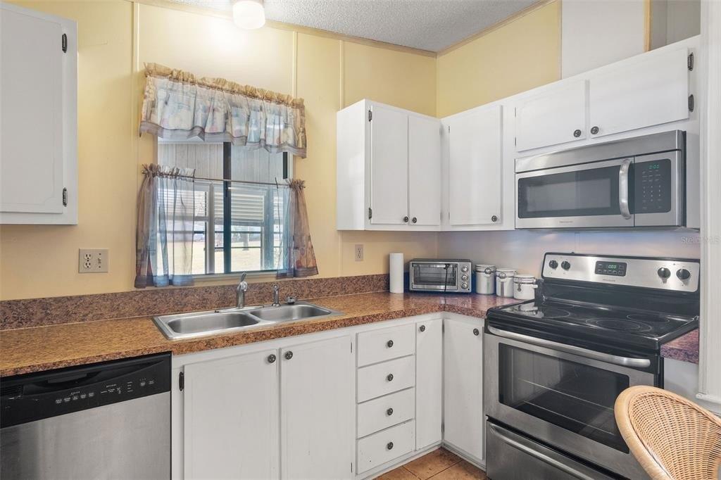Magnolia Ave, Lady Lake, FL 32159