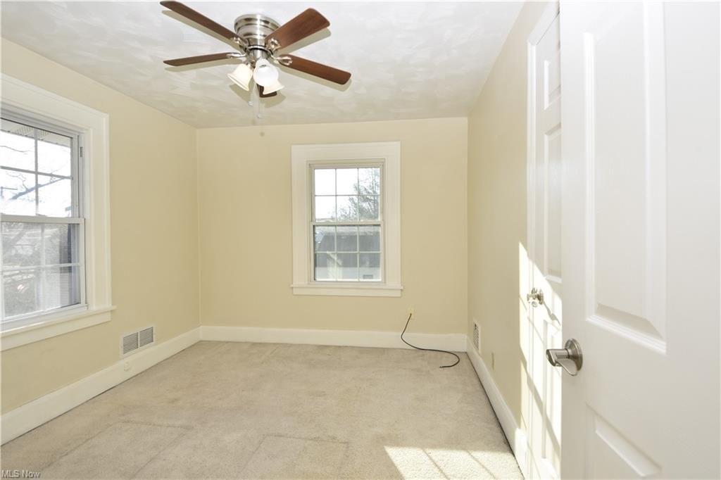 S Hazelwood Ave, Youngstown, OH 44509