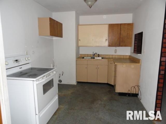 Saint Barbara Ln, East Saint Louis, IL 62206
