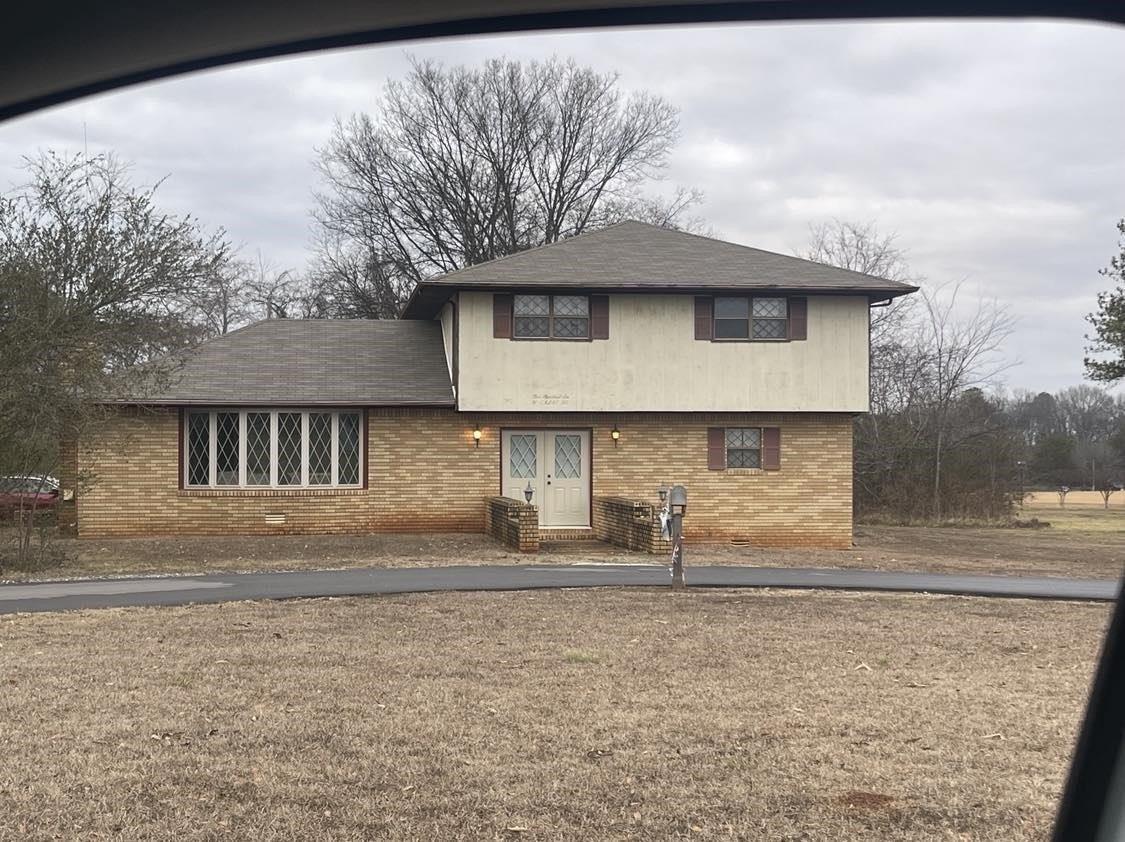 California Dr, Tuscumbia, AL 35674
