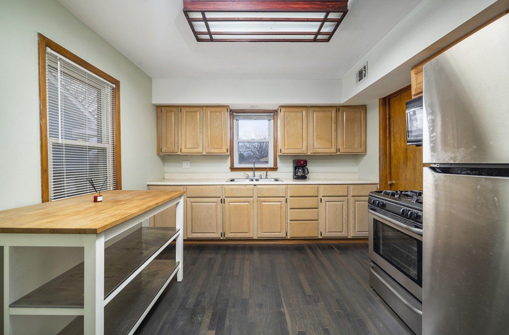 Emery St, Joliet, IL 60436