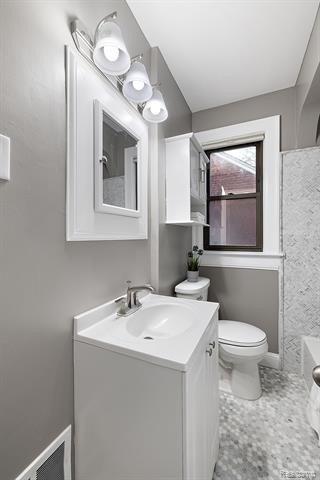 Anita Ave, Grosse Pointe Woods, MI 48236