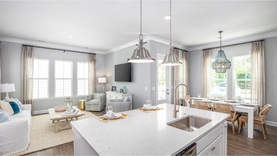 Hawthorn Ln, Hardeeville, SC 29927