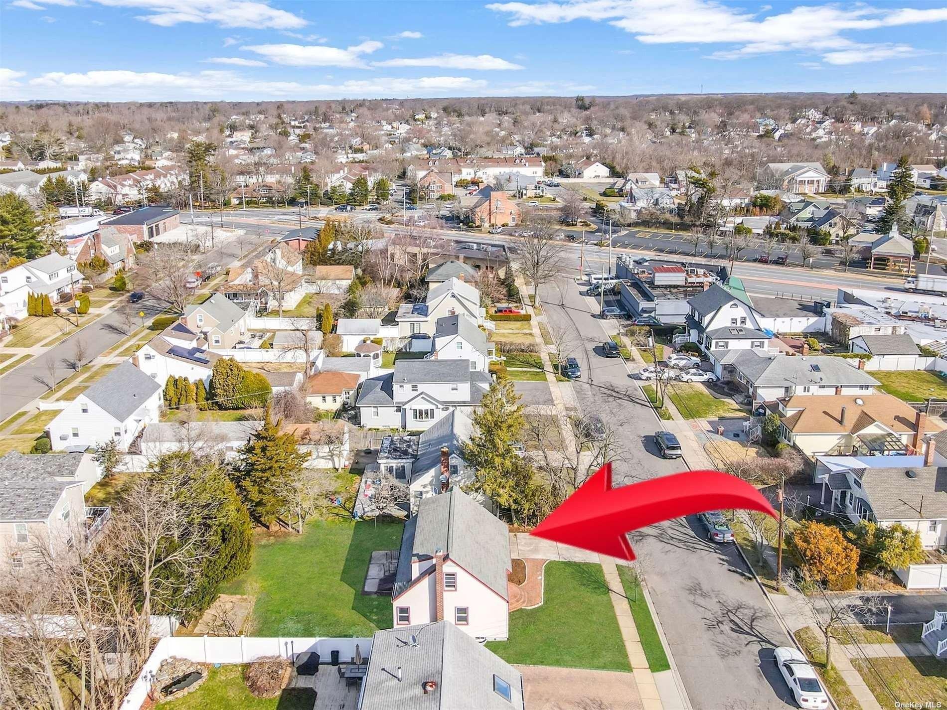 Merokee Pl, Farmingdale, NY 11735