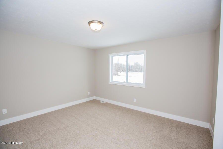 Cherry Mead Ct, Caledonia, MI 49316