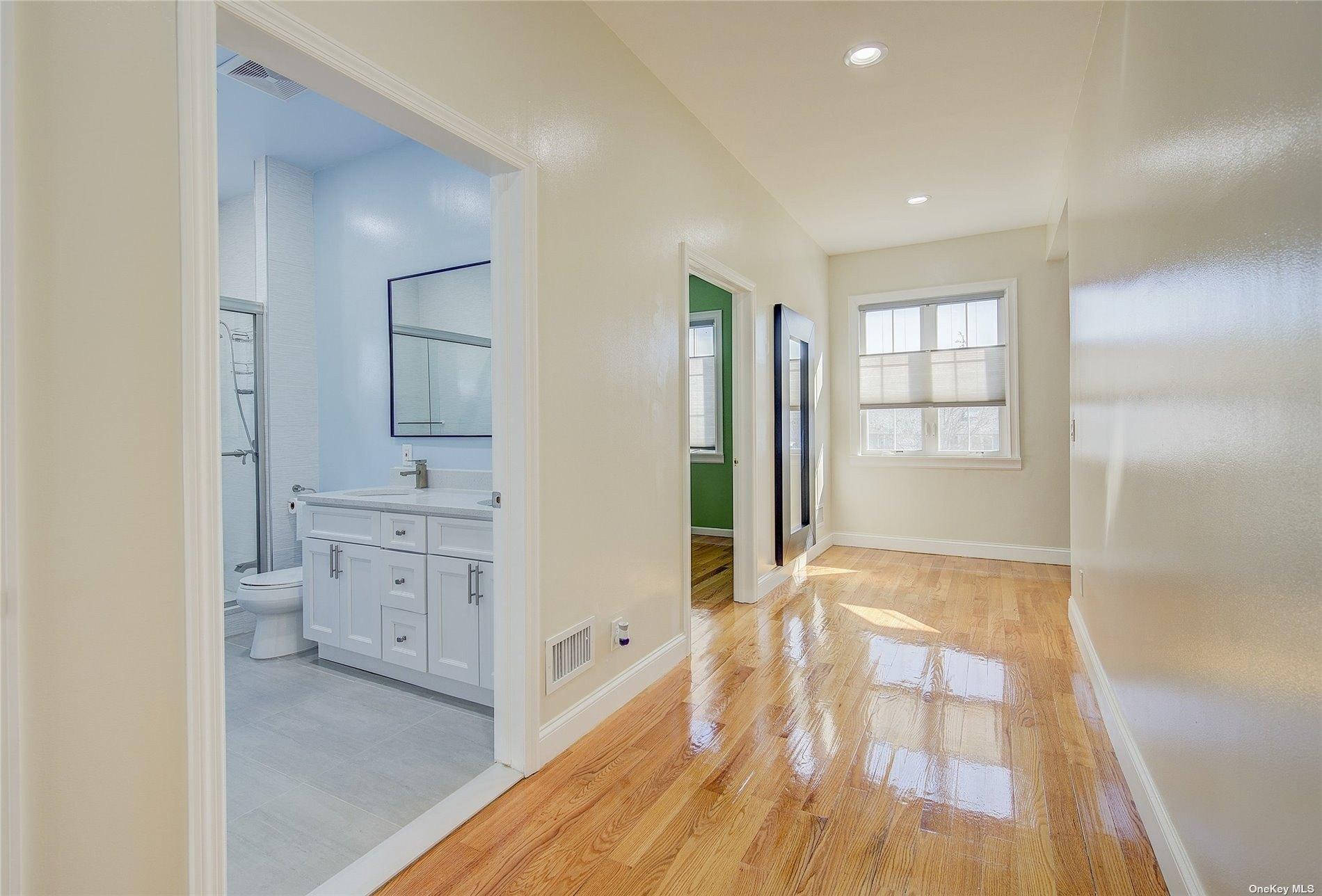 266th St, Glen Oaks, NY 11004