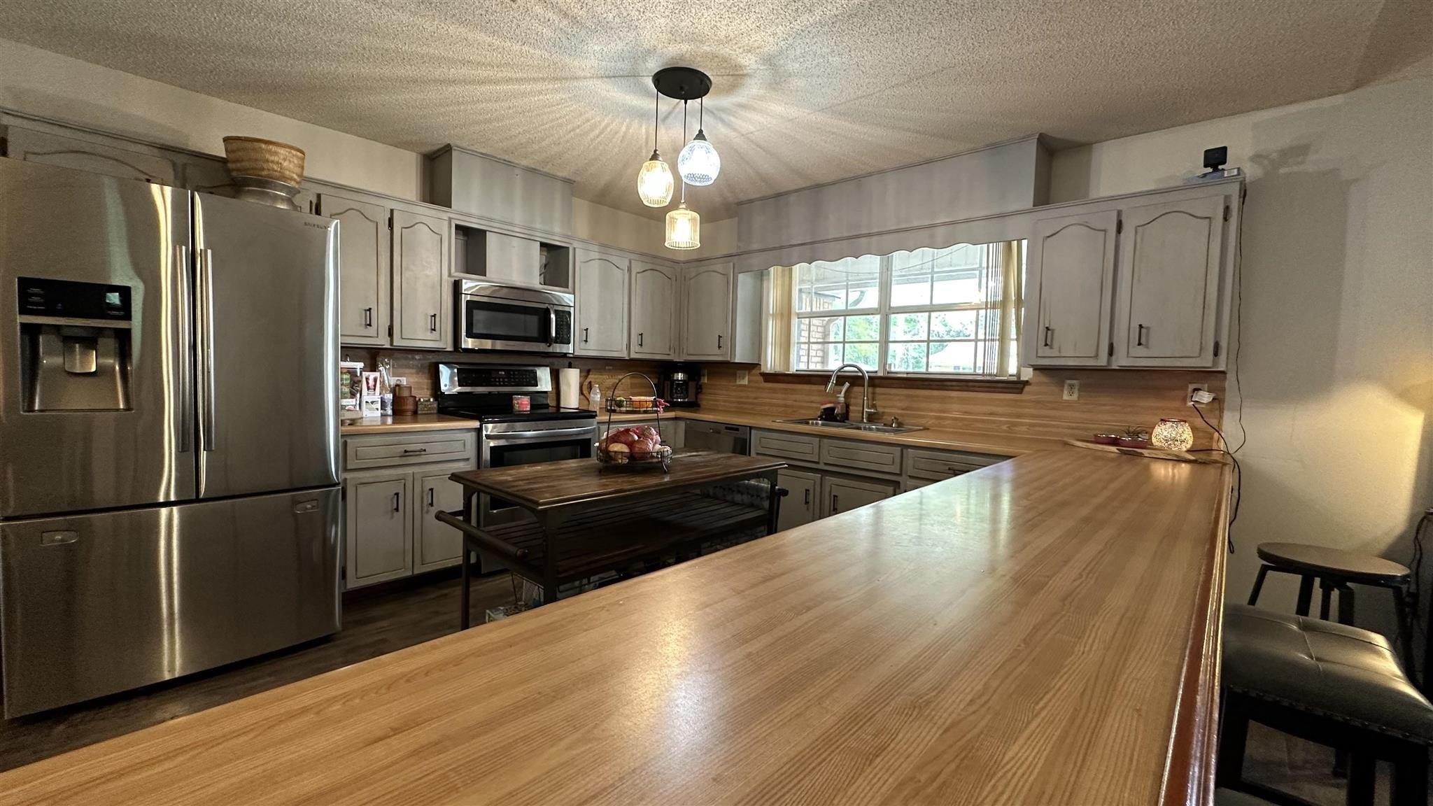 Hummingbird Ln, Pensacola, FL 32514
