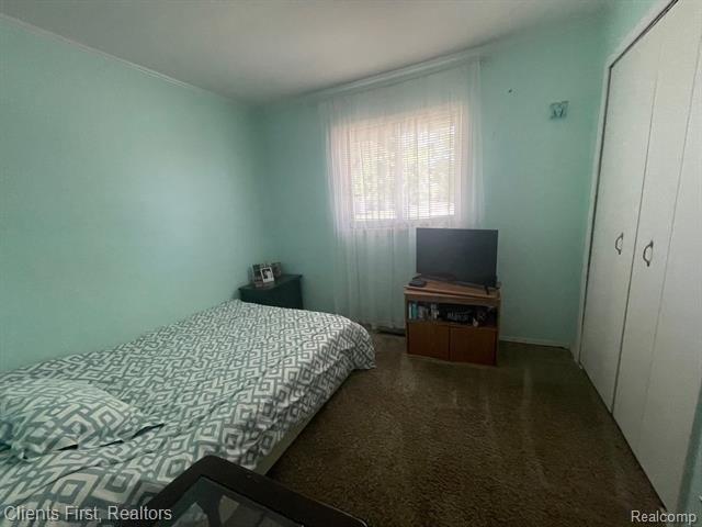 Zanger St, Clinton Township, MI 48038