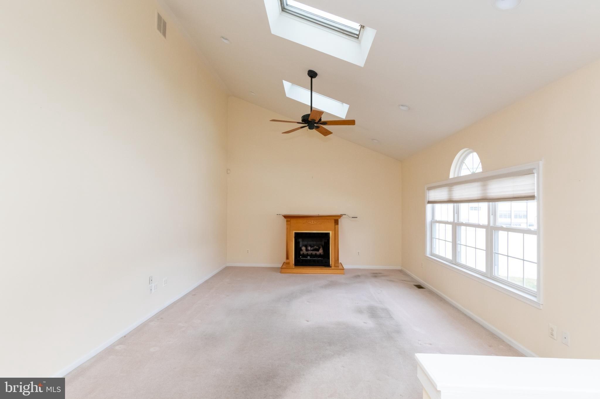 Meadowyck Dr, Clementon, NJ 08021