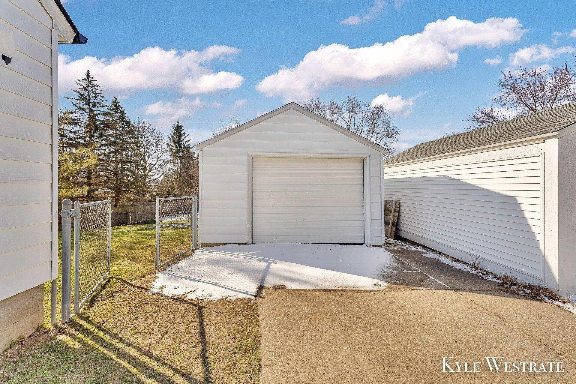 Leonard St Ne, Grand Rapids, MI 49503