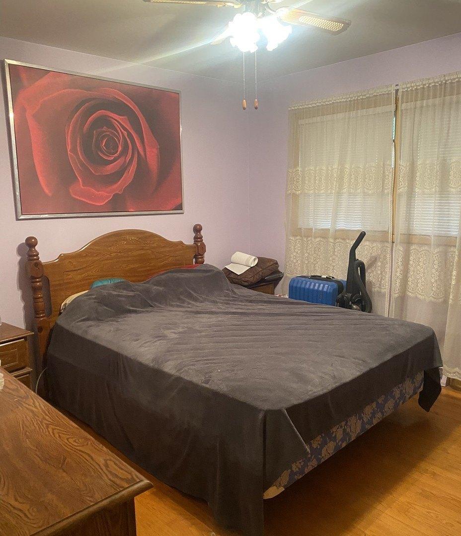 W Beach Dr, Addison, IL 60101