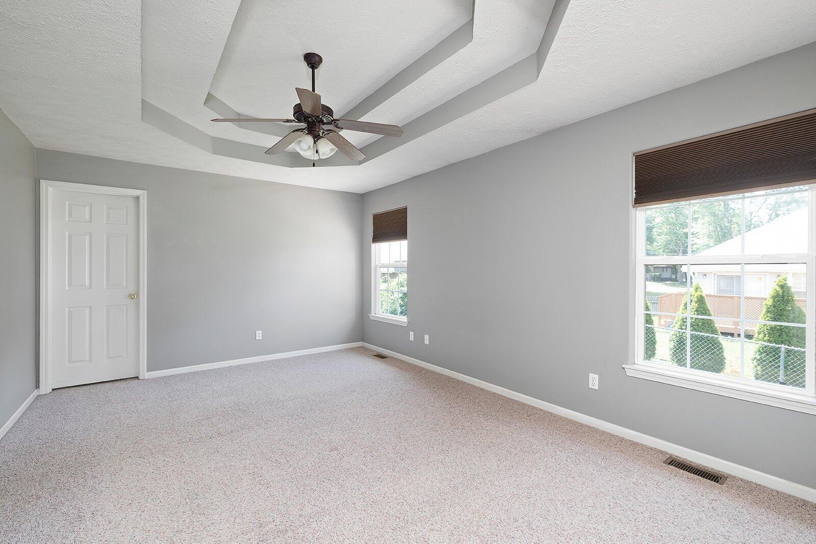 S El Susan Ave, Springfield, MO 65807