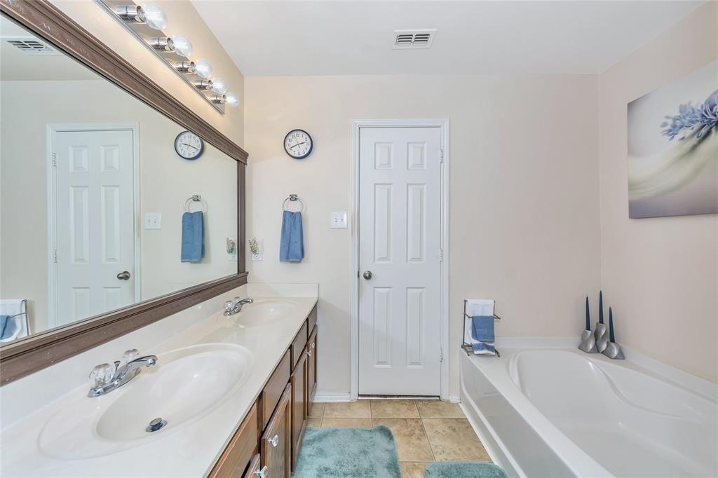 Forest Lawn Rd, Rhome, TX 76078
