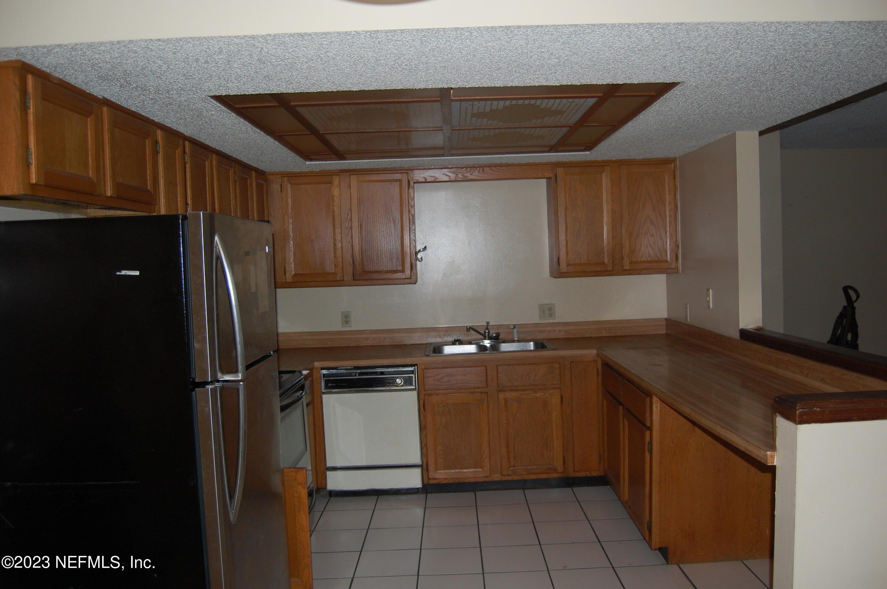 Mccowan Dr, Jacksonville, FL 32244