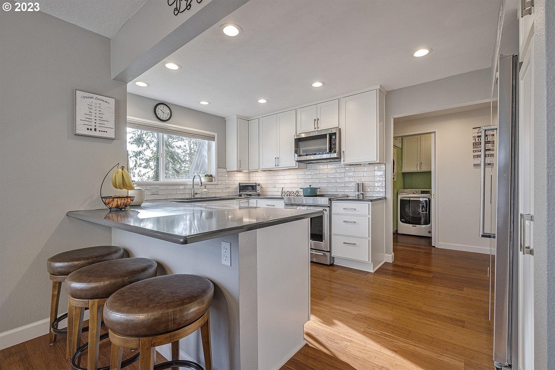 Eagle Crest Dr, Lake Oswego, OR 97035