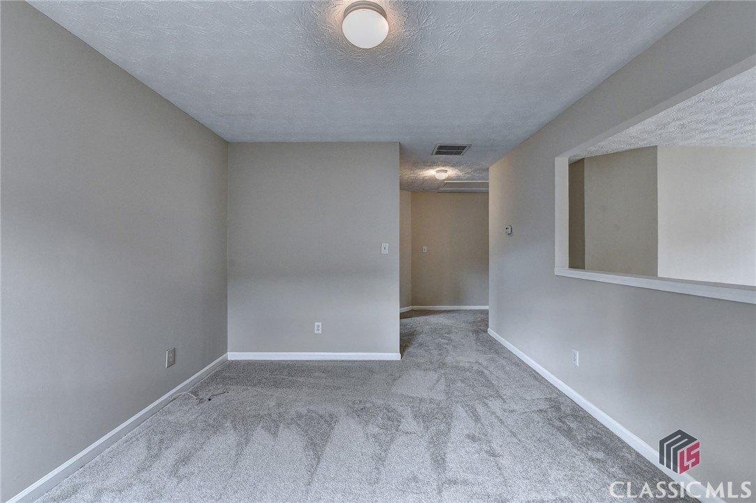 Stoneoak Dr, Lawrenceville, GA 30043