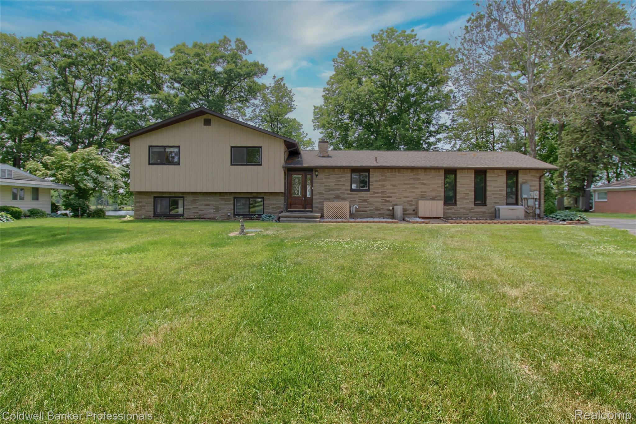 Sunset Ln, Van Buren Township, MI 48111