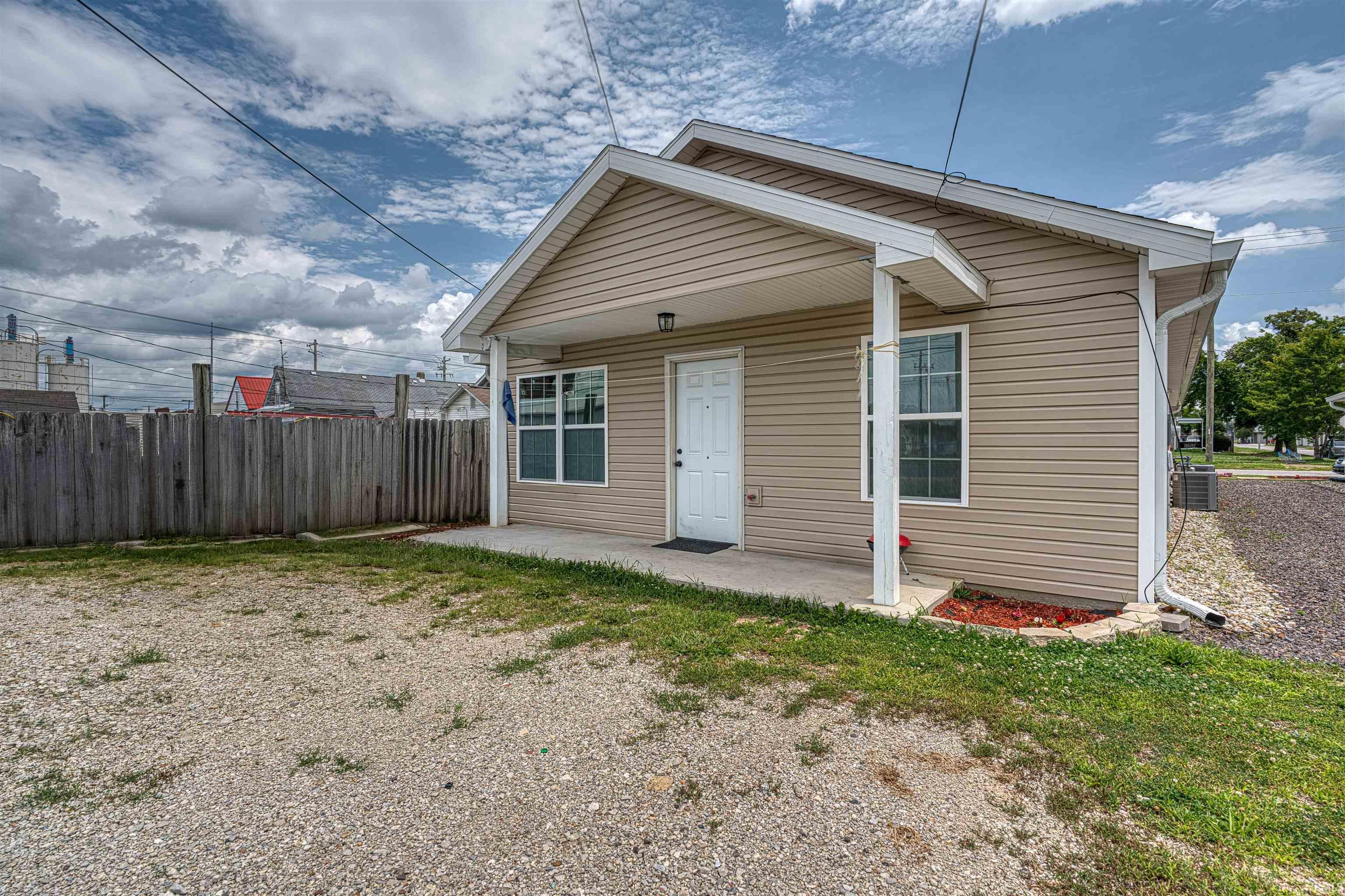 Oakley St, Evansville, IN 47710