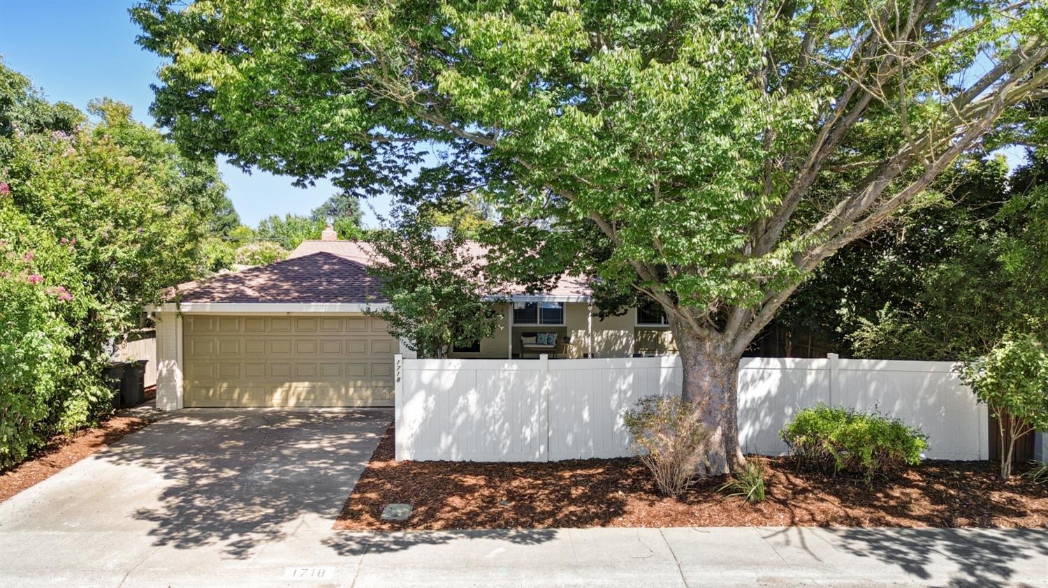 Manzanita Ln, Davis, CA 95618