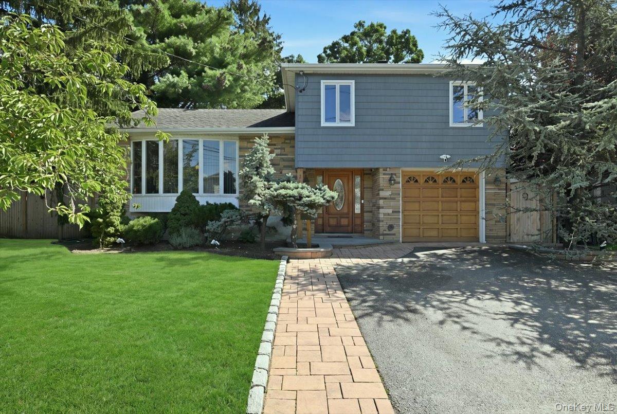 Kayron Ln, North Bellmore, NY 11710
