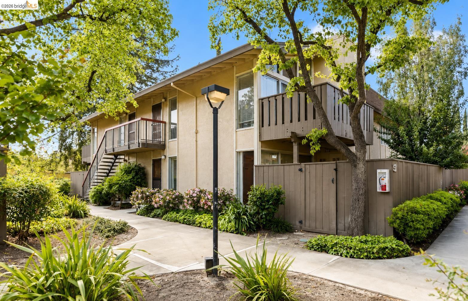 Massolo Dr, Pleasant Hill, CA 94523