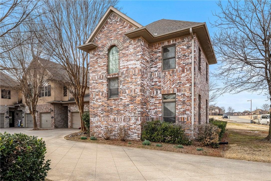 S Everest Ave, Rogers, AR 72758