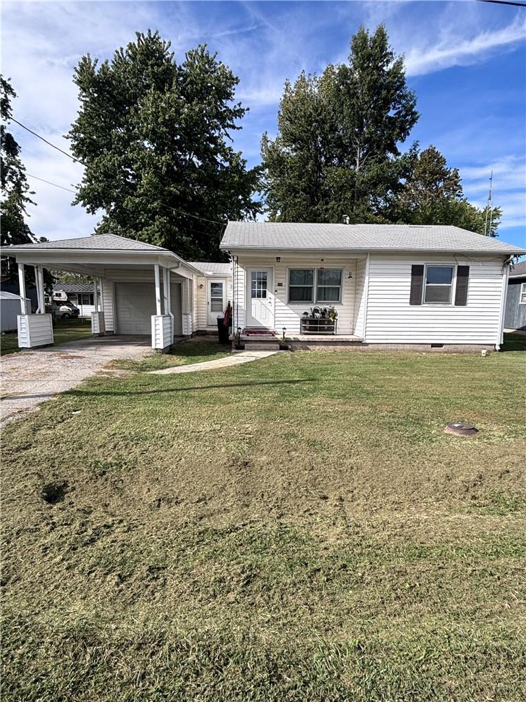 E Pleasant St, Greenup, IL 62428