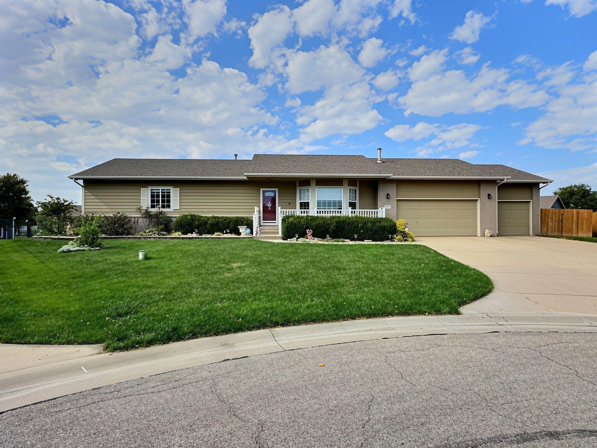N Thoroughbred Ct, Wichita, KS 67235