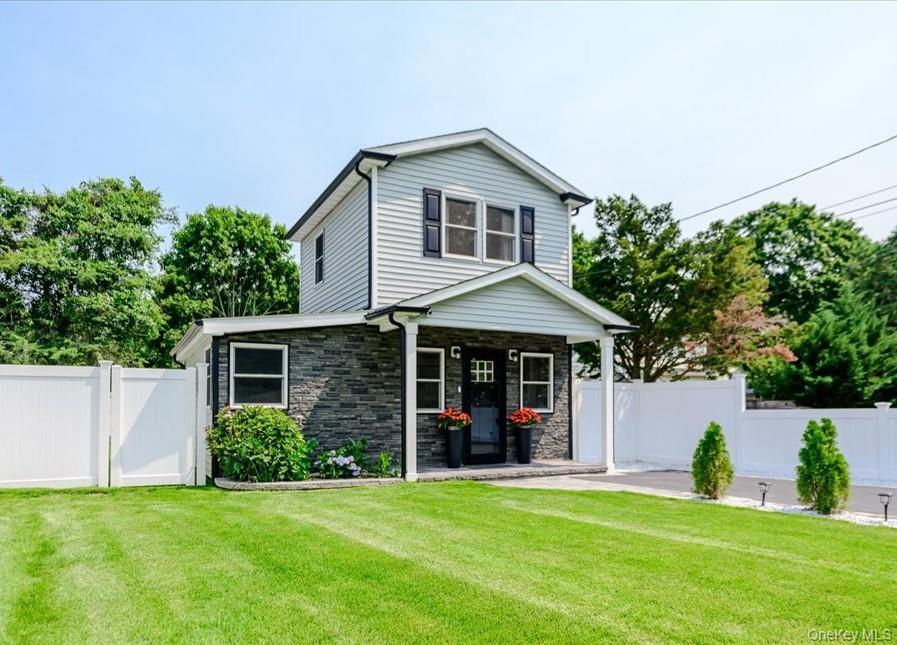 Rose St, Hauppauge, NY 11788